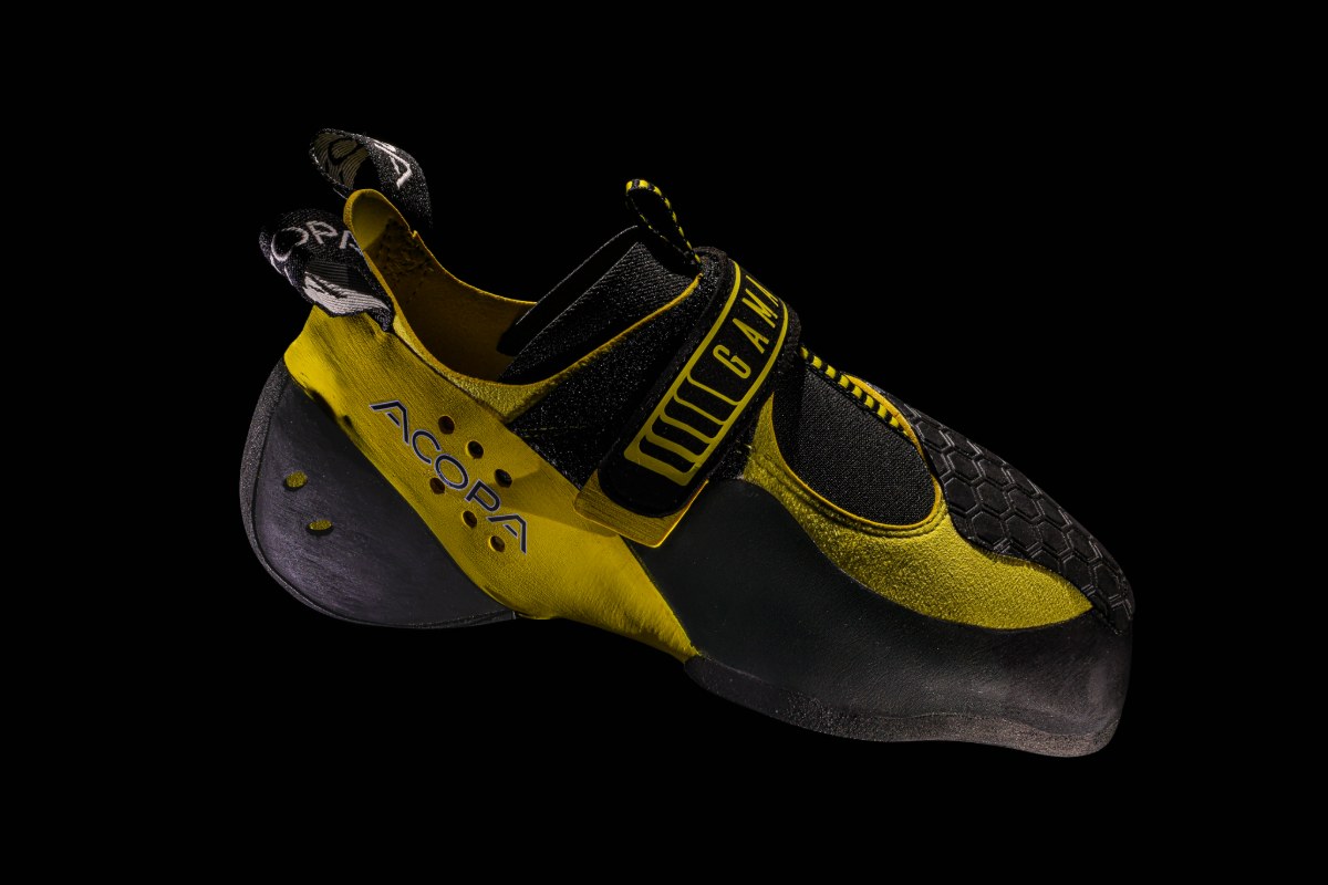 Zapato de escalada Acopa Gama con correa única, vista lateral