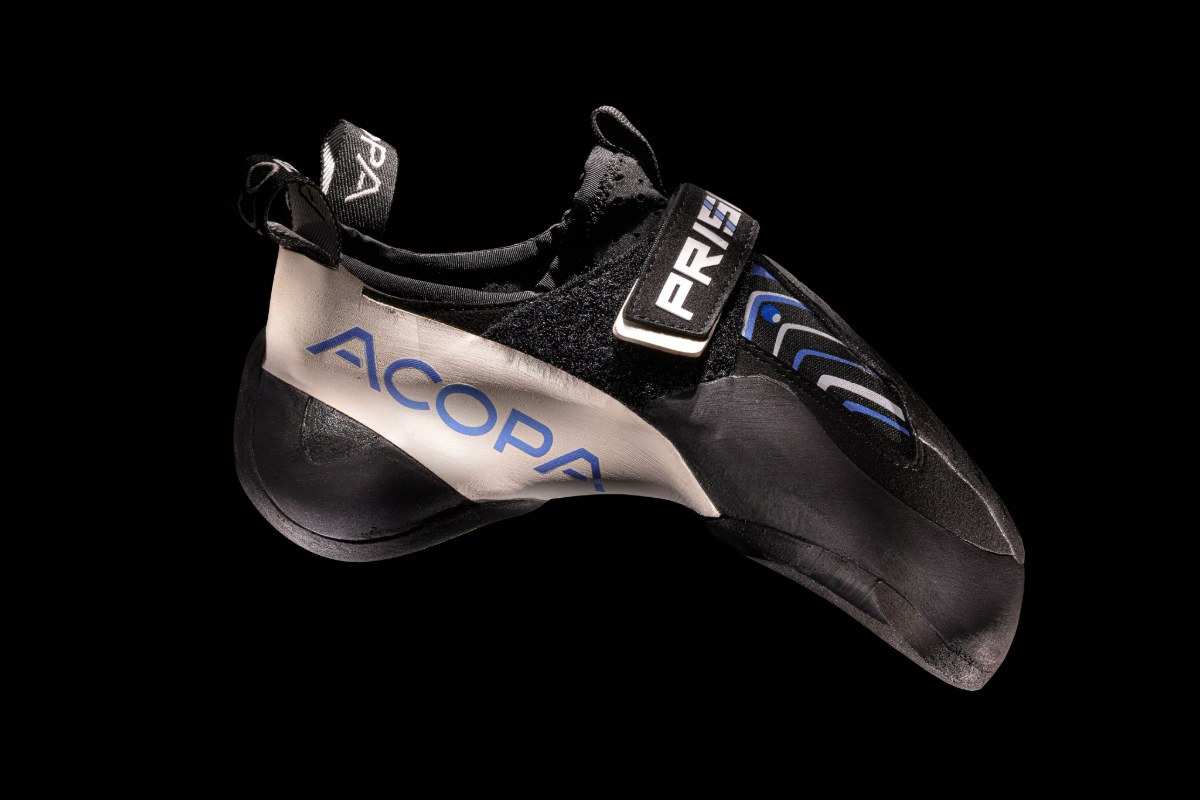 Zapato de escalada Acopa Prisma downturned, vista lateral